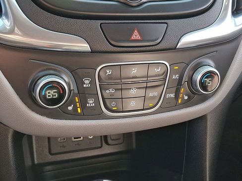 Used 2019 Chevrolet Equinox LT image 17