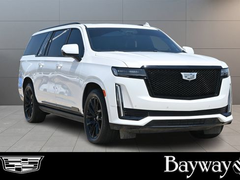Used 2023 Cadillac Escalade ESV Sport w/ LPO, ONYX Package AWD/4WD image 4