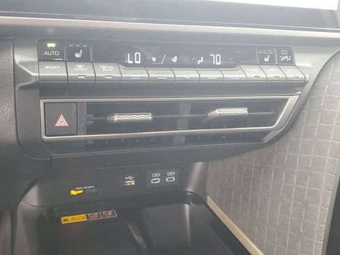 Used 2025 Toyota Camry XLE FWD image 29