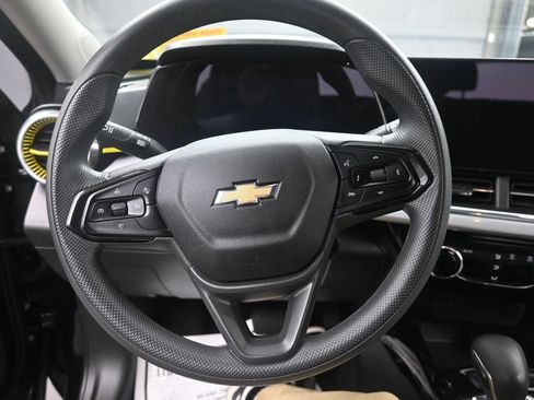 Used 2024 Chevrolet Trax LT FWD image 22