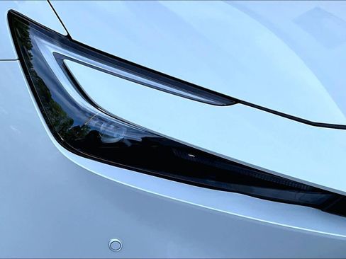 Used 2025 Toyota Prius XLE FWD image 27