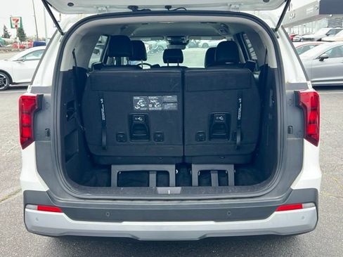 Used 2025 Kia Carnival FWD image 12