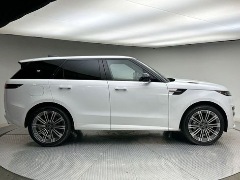 Used 2025 Land Rover Range Rover Sport Dynamic SE image 4
