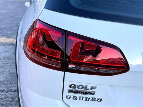 Used 2017 Volkswagen Golf Alltrack SEL image 39