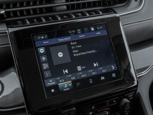 Used 2022 Jeep Grand Cherokee Laredo w/ Luxury Tech Group I image 6