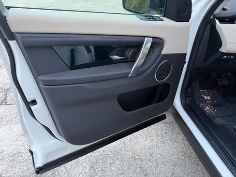 Used 2020 Land Rover Discovery Sport S image 18