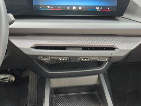 Used 2025 BMW 228i xDrive AWD/4WD image 17