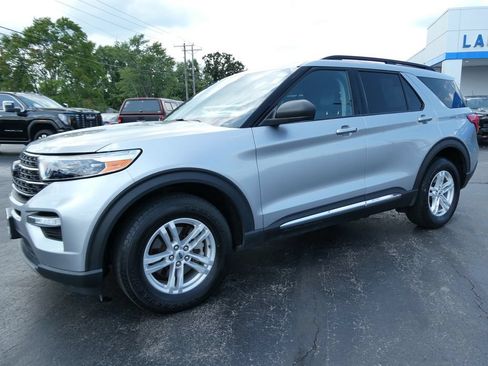 Used 2021 Ford Explorer XLT w/ Equipment Group 202A AWD/4WD image 8