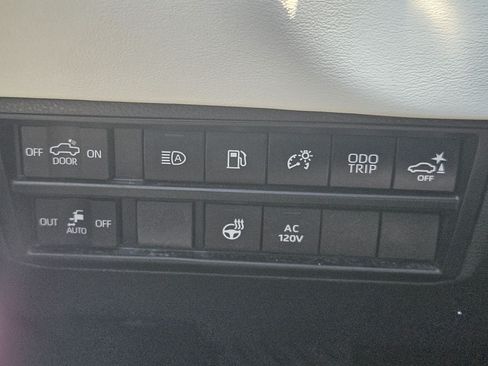 Used 2023 Toyota Tundra Capstone AWD/4WD image 24