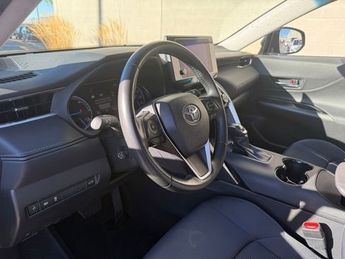 Used 2024 Toyota Venza LE image 18