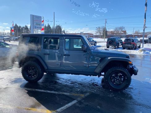 Used 2025 Jeep Wrangler Willys image 5