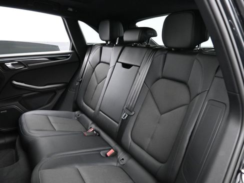 Certified 2025 Porsche Macan image 23