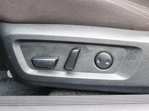 Used 2025 Nissan Rogue SV AWD/4WD image 19