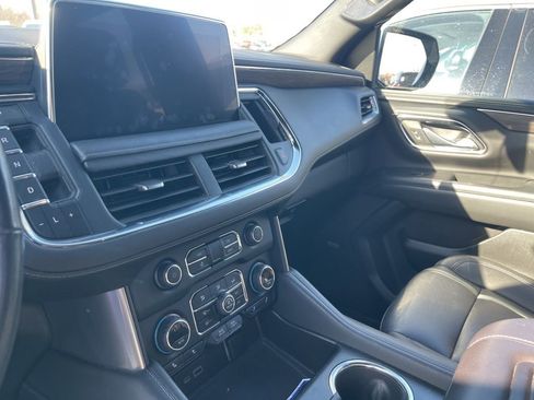 Used 2022 Chevrolet Suburban Z71 w/ Luxury Package image 11