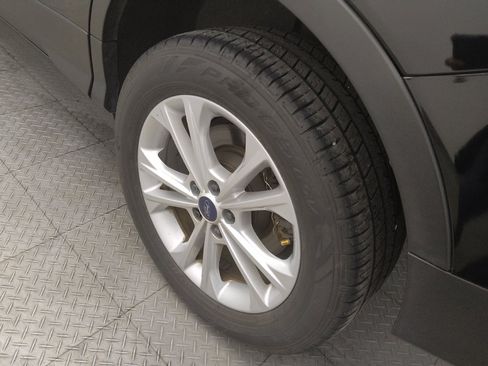 Used 2018 Ford Escape SE w/ SE Sync 3 Package FWD image 31