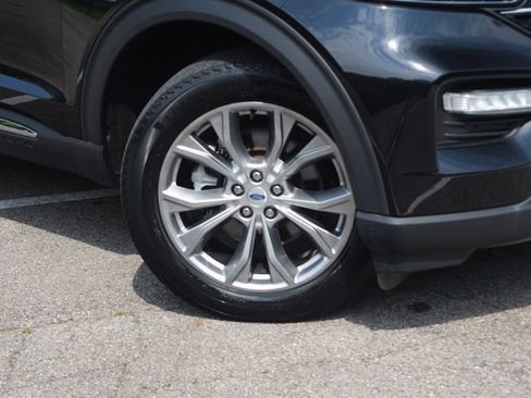 Used 2023 Ford Explorer XLT w/ Equipment Group 202A AWD/4WD image 31
