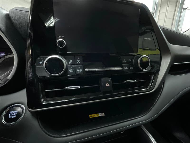Used 2023 Toyota Highlander XLE FWD image 18