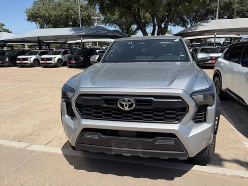Used 2025 Toyota Tacoma TRD Off-Road AWD/4WD image 3