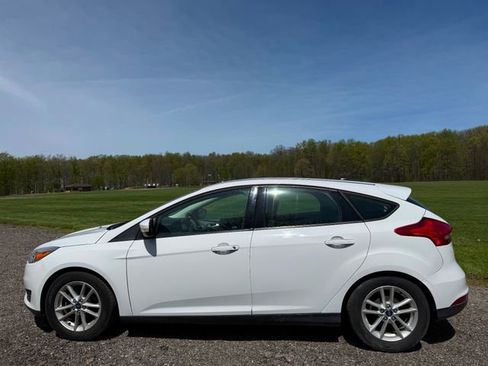 Used 2016 Ford Focus SE FWD image 2