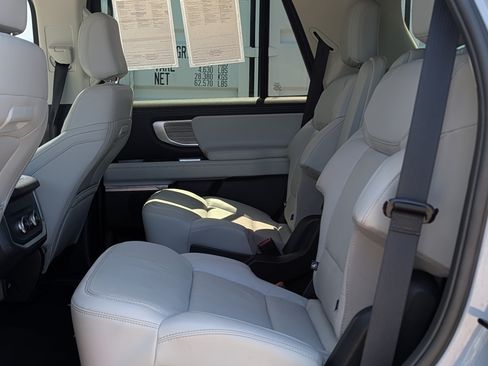 Certified 2025 Ford Expedition Platinum AWD/4WD image 18