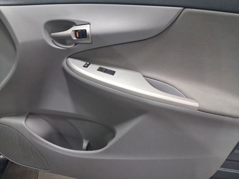 Used 2011 Toyota Corolla LE FWD image 13