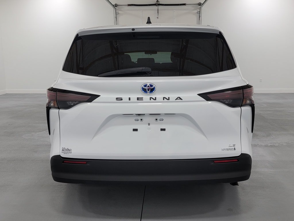 Used 2024 Toyota Sienna LE FWD image 8