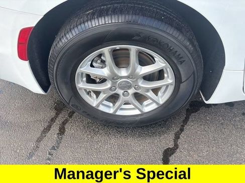 Used 2024 Chrysler Pacifica Touring-L FWD image 42