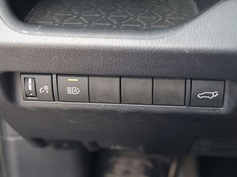 Used 2019 Toyota RAV4 XLE Premium FWD image 14