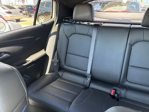 Used 2025 Buick Envista Sport Touring image 38