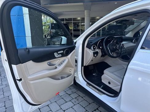 Used 2022 Mercedes-Benz GLC 300 4MATIC w/ Multimedia Package Lite image 22