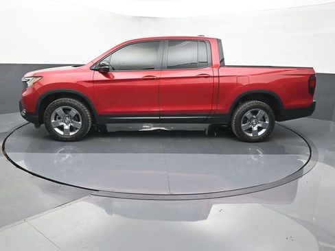 Used 2025 Honda Ridgeline TrailSport image 2