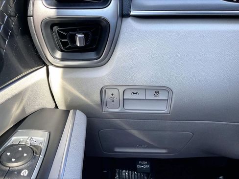 Used 2023 Kia Sorento S image 33