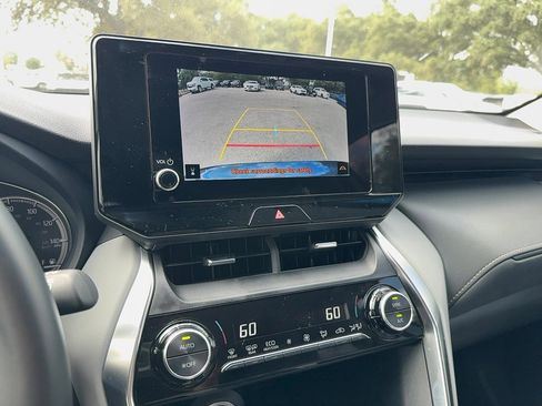 Used 2024 Toyota Venza LE image 22