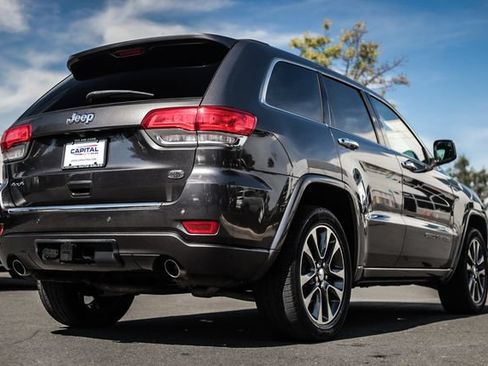 Used 2017 Jeep Grand Cherokee Overland AWD/4WD image 23