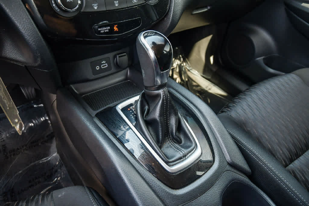 Used 2019 Nissan Rogue S w/ Special Edition Package FWD image 19