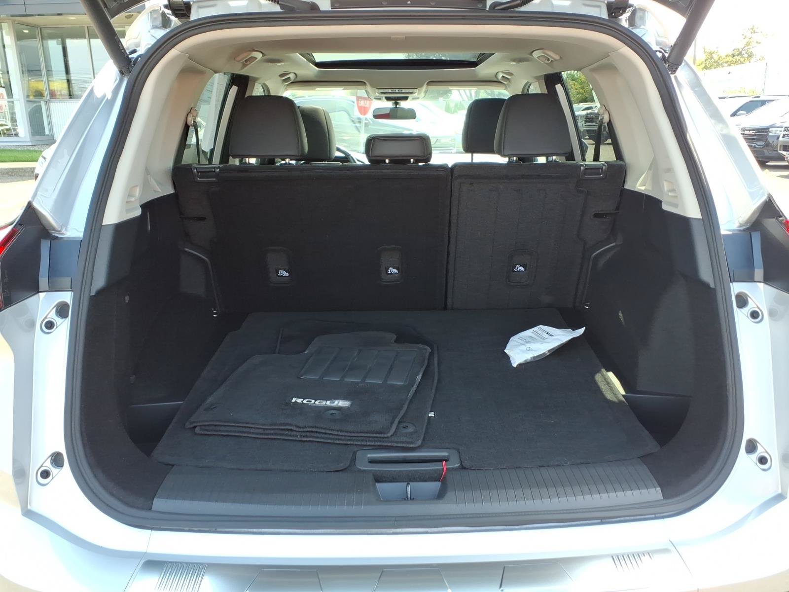 Used 2024 Nissan Rogue SV w/ SV Premium Package AWD/4WD image 26