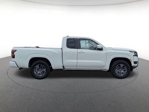 Used 2025 Nissan Frontier SV RWD image 4