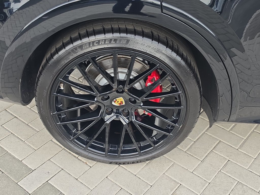 Used 2021 Porsche Cayenne GTS AWD/4WD image 5