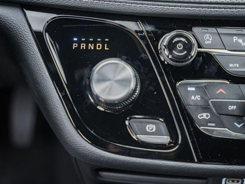 New 2025 Chrysler Pacifica Select image 22