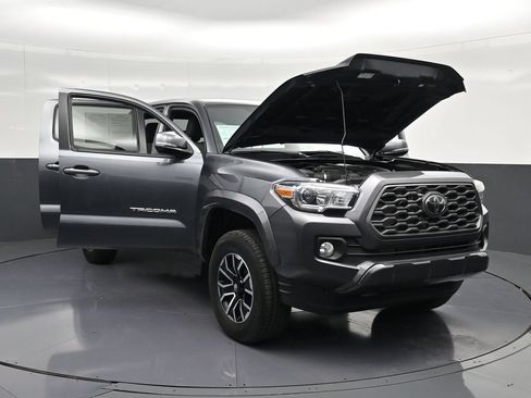 Used 2022 Toyota Tacoma TRD Sport w/ Technology Package RWD image 38