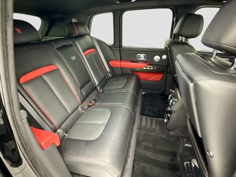 Certified 2022 Rolls-Royce Cullinan Black Badge w/ Dark Exterior Package AWD/4WD image 21