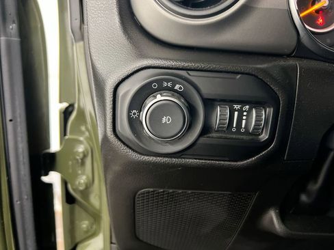 Used 2022 Jeep Wrangler Unlimited Sport image 18