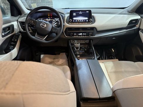 Certified 2025 Nissan Rogue SV image 23