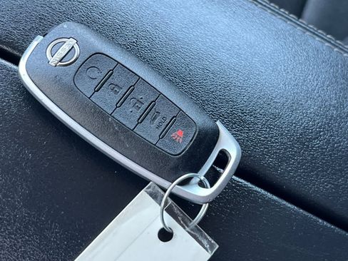 Used 2025 Nissan Rogue SV image 25