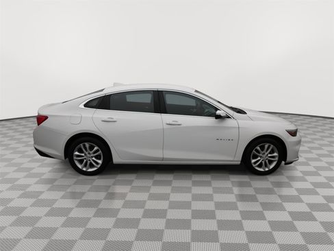 Used 2018 Chevrolet Malibu LT image 18