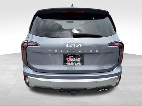 Certified 2024 Kia Telluride EX w/ EX Captain's Chair Package FWD image 6