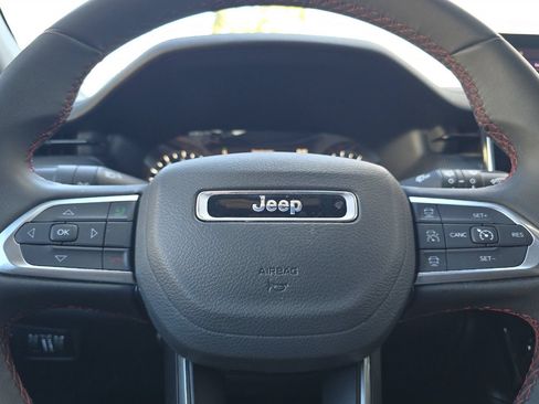 Used 2025 Jeep Compass Trailhawk AWD/4WD image 22