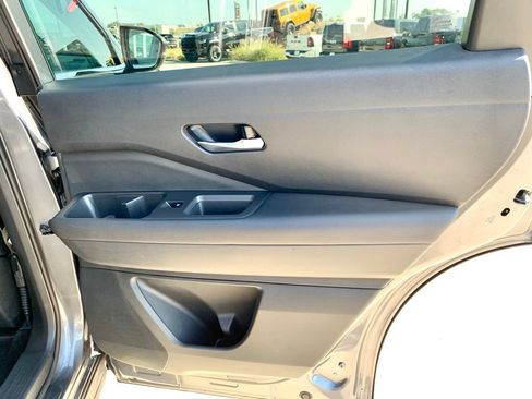 Used 2022 Nissan Pathfinder SV FWD image 22