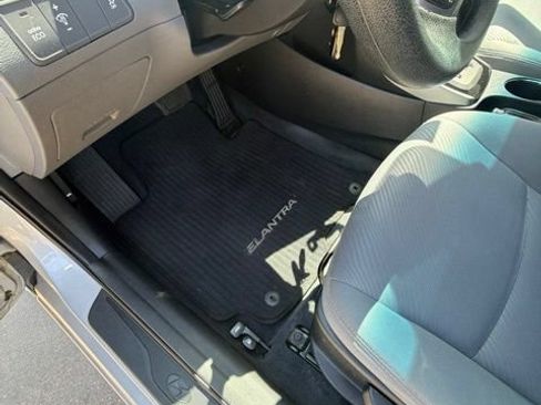 Used 2013 Hyundai Elantra GLS w/ Preferred Pkg FWD image 14