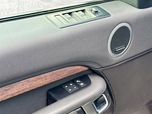 Used 2018 Land Rover Discovery HSE image 19